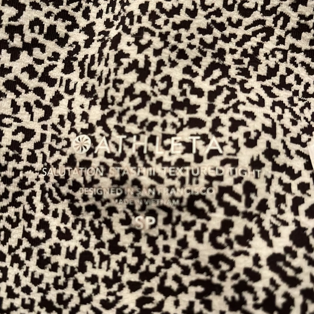 Athleta salutation stash textured tight - Picture 5 of 8